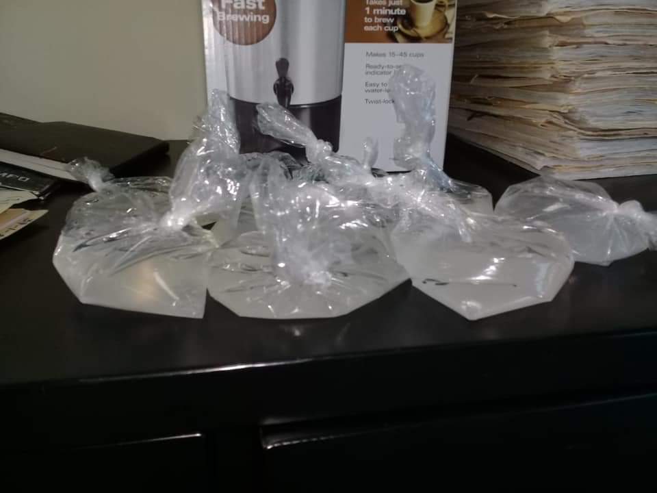 Denuncian que CSJ entrega “charamuscas” de alcohol gel para sus empleados denuncian-que-csj-entrega-charamuscas-de-alcohol-gel-para-sus-empleados